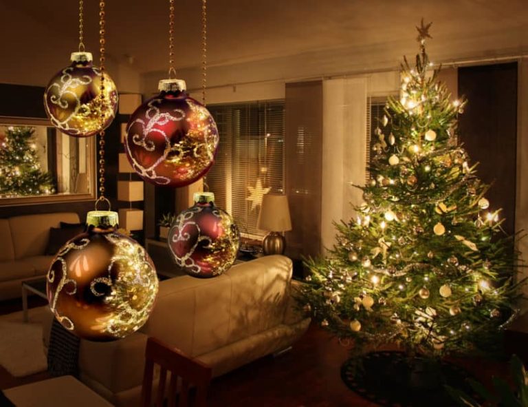 How to Safely Light Your Home for the Holidays (A Last-Minute Guide)